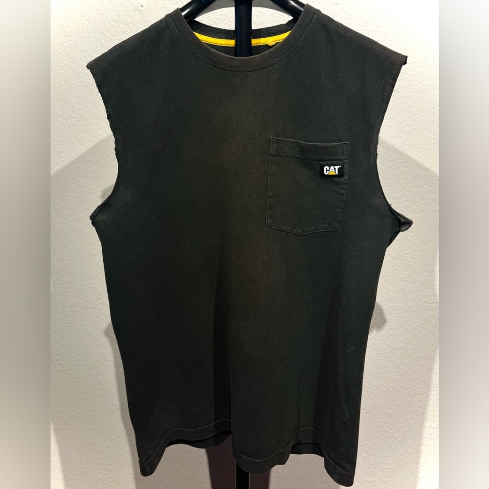 Caterpillar Trademark Sleeveless Pocket Tee in Black and Yellow - Size M